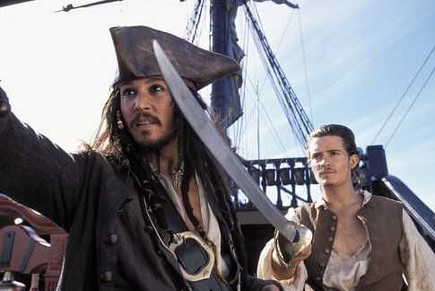 PIRATA DAS CARAÍBAS - A Maldição do Pérola Negra (Johnny Depp/Keira Kn