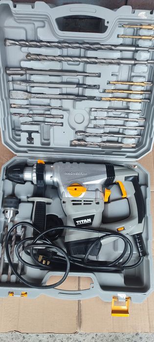 Потужний перфоратор 1500 ватт TITAN з Англії