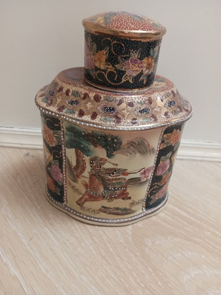 Китайська ваза Самурай із фарфору.