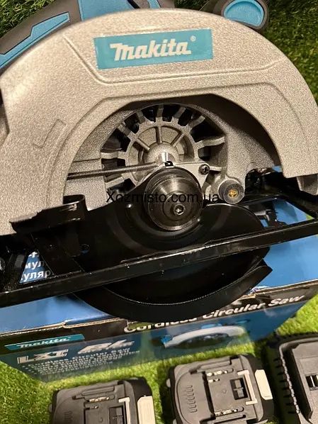 Акумуляторна безщіткова пила Makita DHS680 (48 В, 185 мм, 10800об/хв)