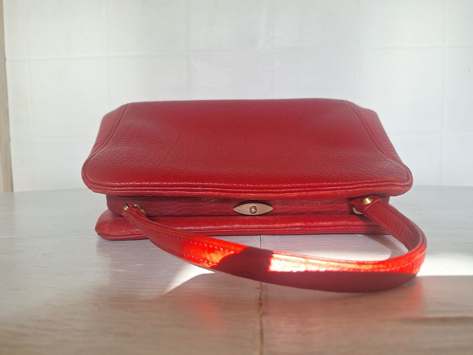 Базова акцентна червона сумка. Олд мані 80-х