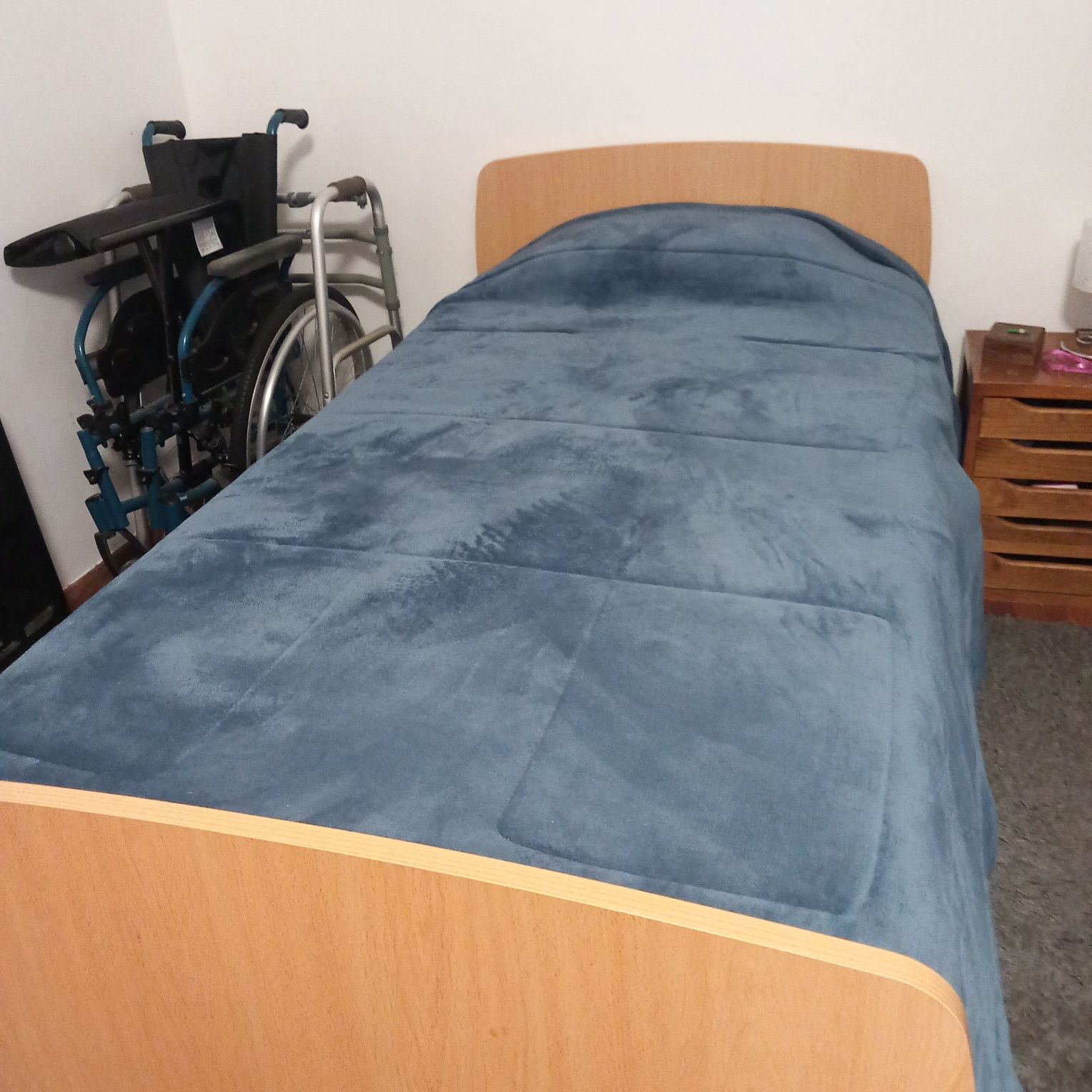 Cama articulada nova sem uso com colchão
