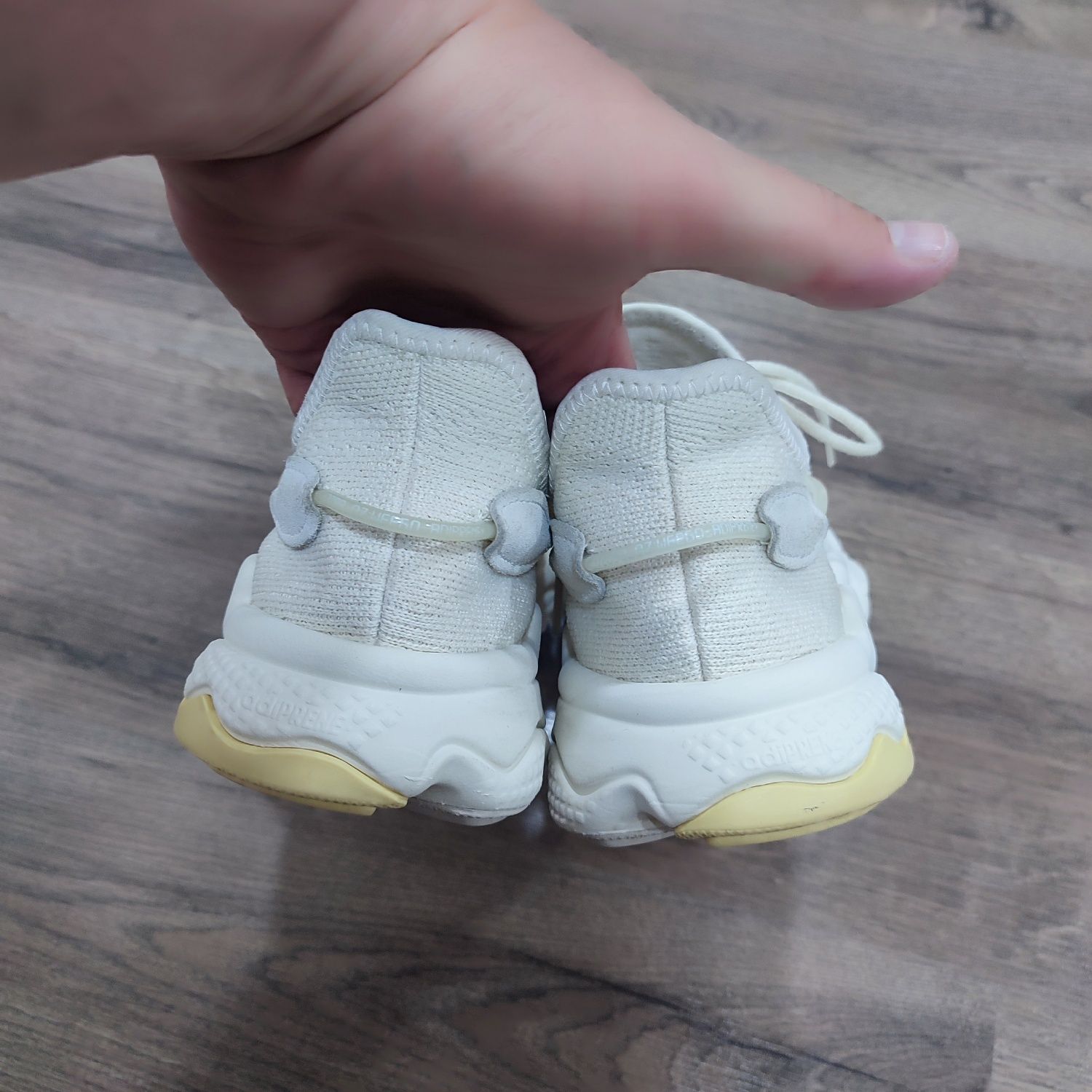 Кросівки Adidas Originals Ozweego Knit 39,5 розмір
