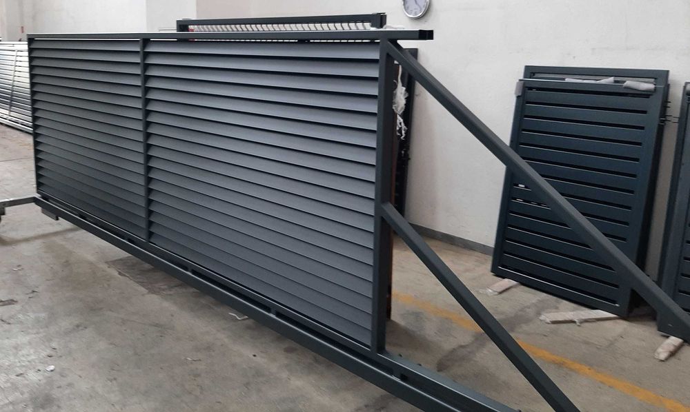 Brama przesuwna żaluzjowa 4000x1500 w komplecie monterskim