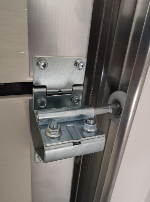 Brama Czarna na PILOTA 3000x2250 garażowa segmentowa