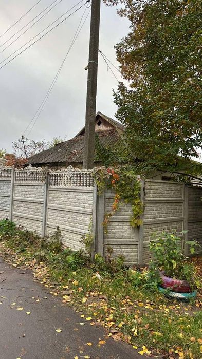 Продам ділянку зі старим будинком, центр міста