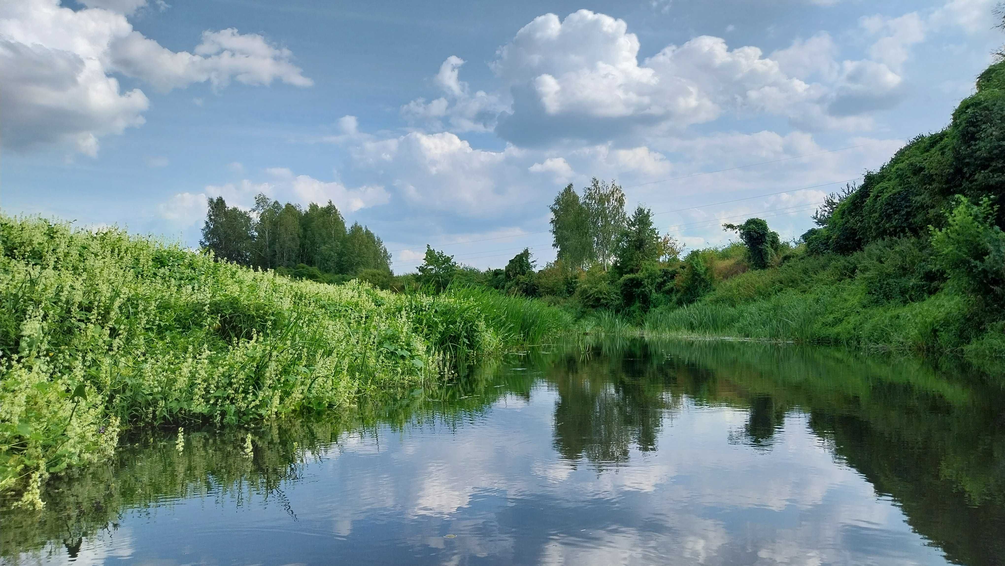 Spływy kajakowe rzeką Brok i Bug niedaleko miasta Brok