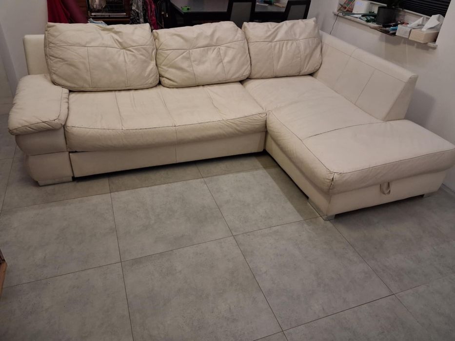 Biały skórzany narożnik