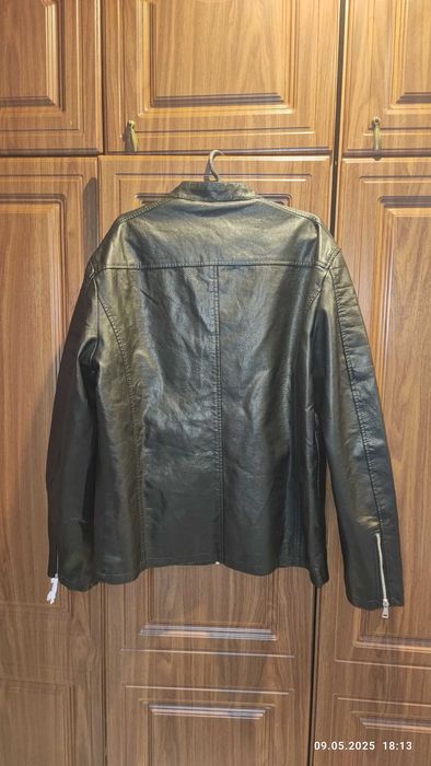 Чоловіча шкіряна куртка