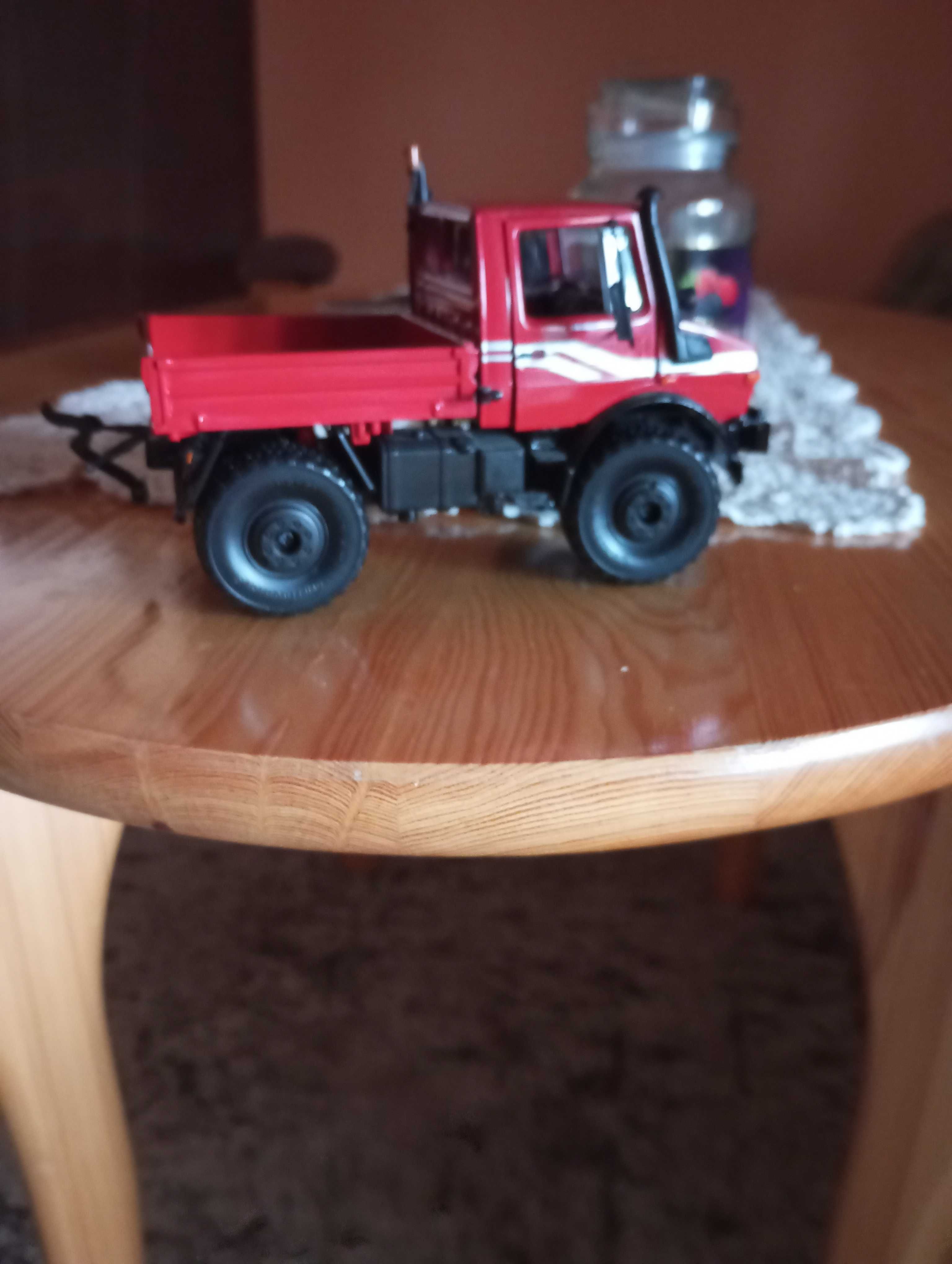 Mercedes Benz Unimog U1600 1:32