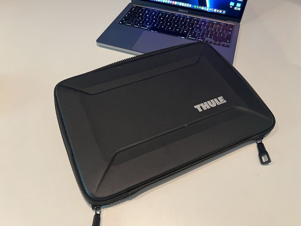 MacBook Pro 13 M1 Space Gray + THULE