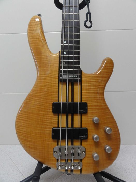 Cort Artisan A4 - 1ª série