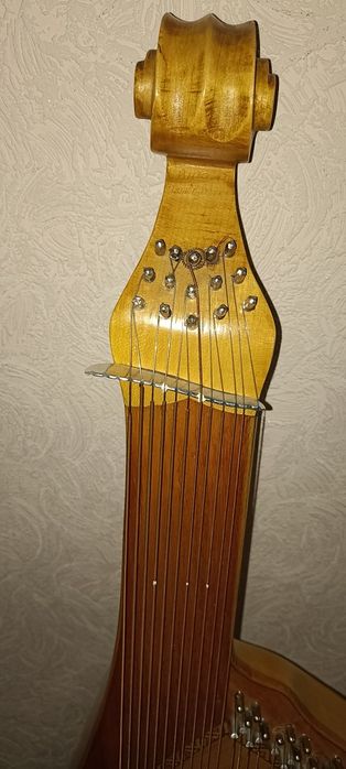 Бандура дерев'яна