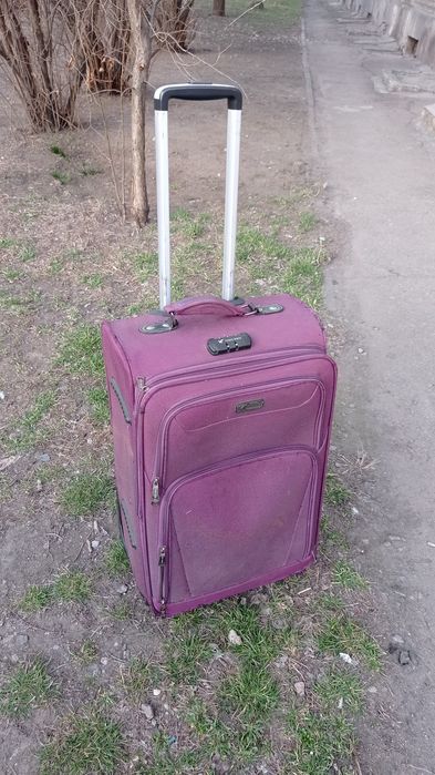 Чемодан дорожный бу