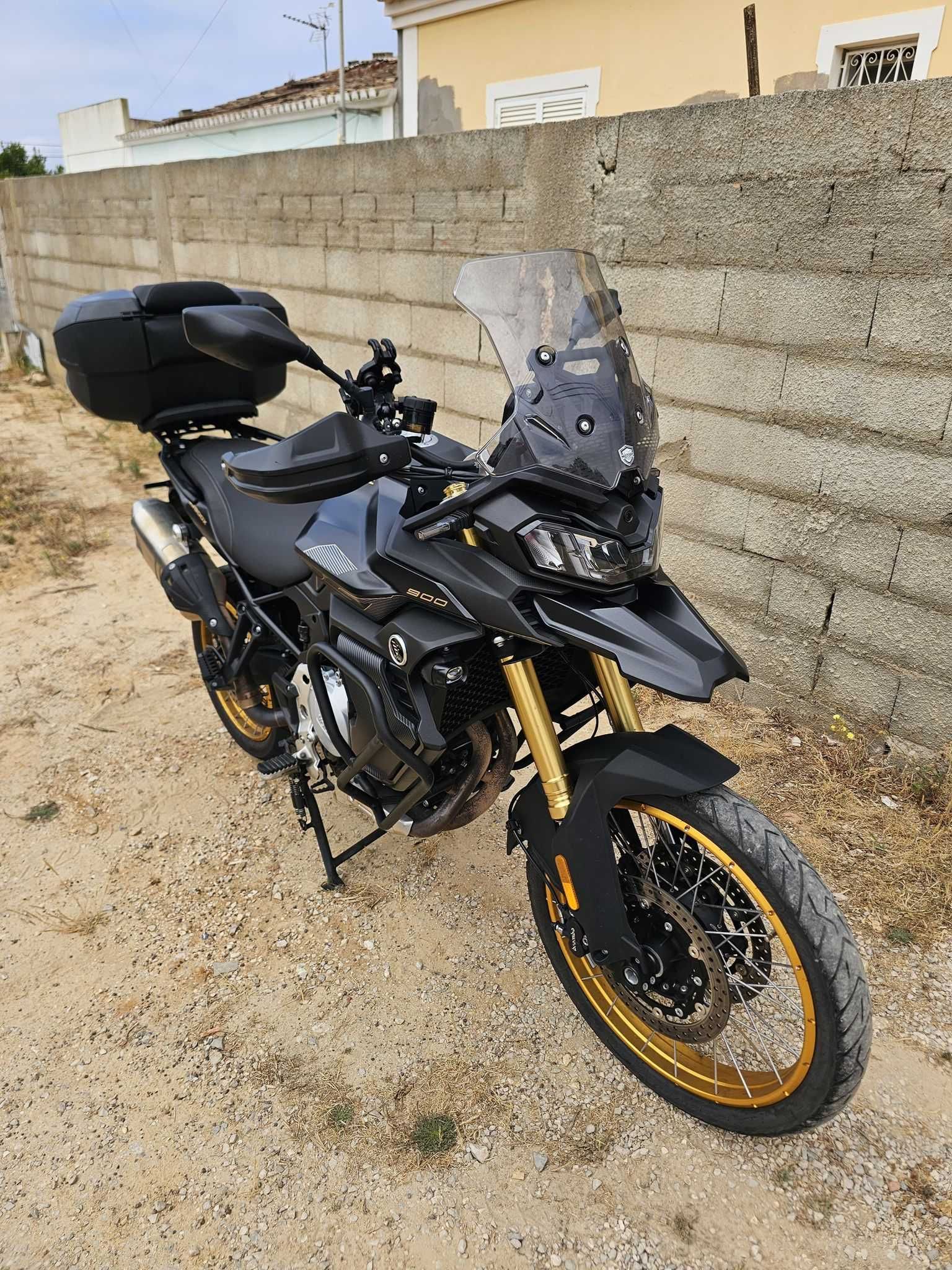 Voge 900 DSX  como nova