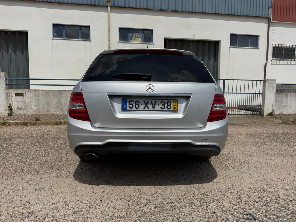 Carrinha Mercedes C220 de 2014