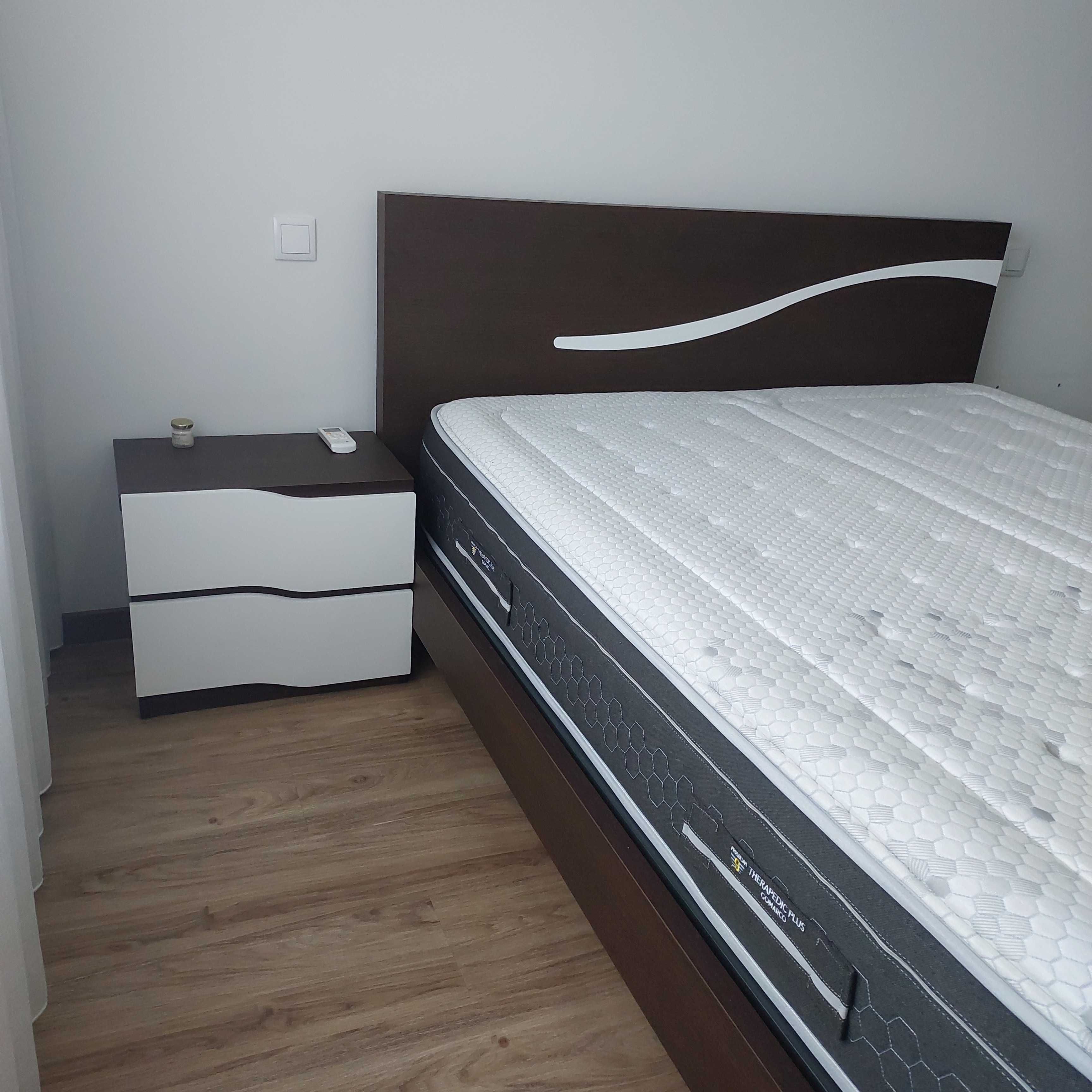Cama de casal com colchão