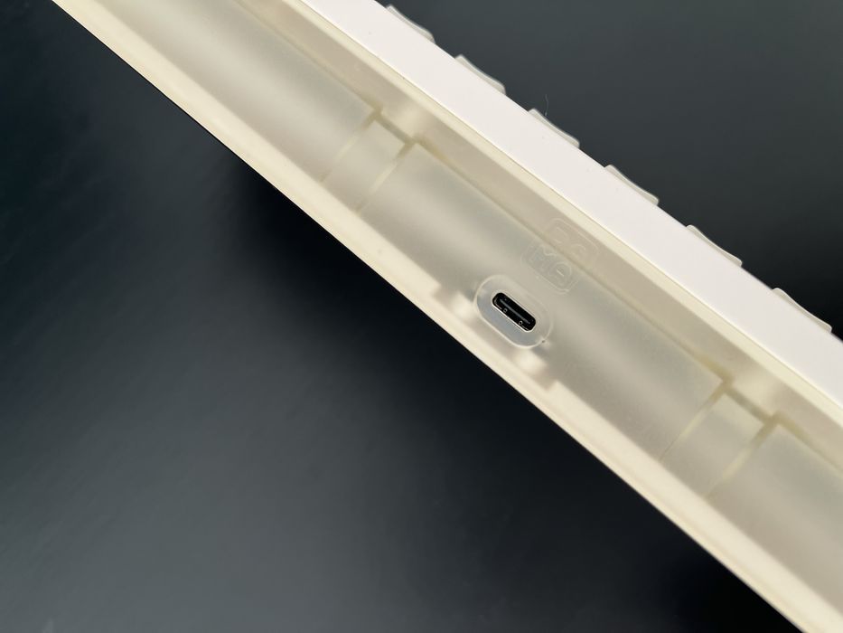 Teclado Custom RAMA WORKS KARA Soya 60% – Barebones
