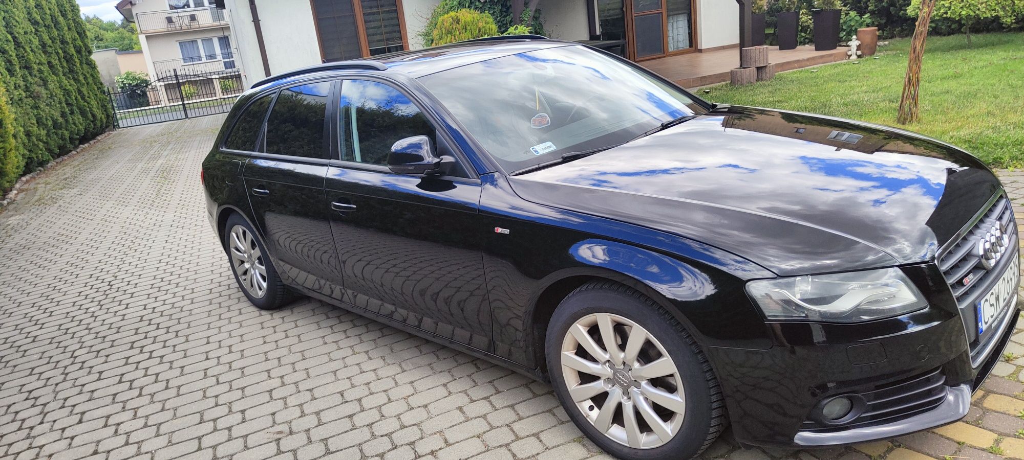Czarne Audi A4B8