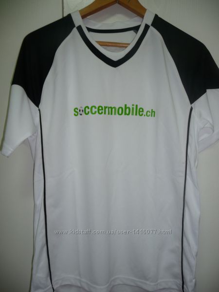 Фирменная футболка на мальчика для занятий футболом.