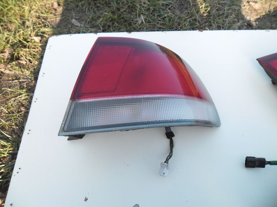 Lampy tylne komplet Mazda 626 sedan '96