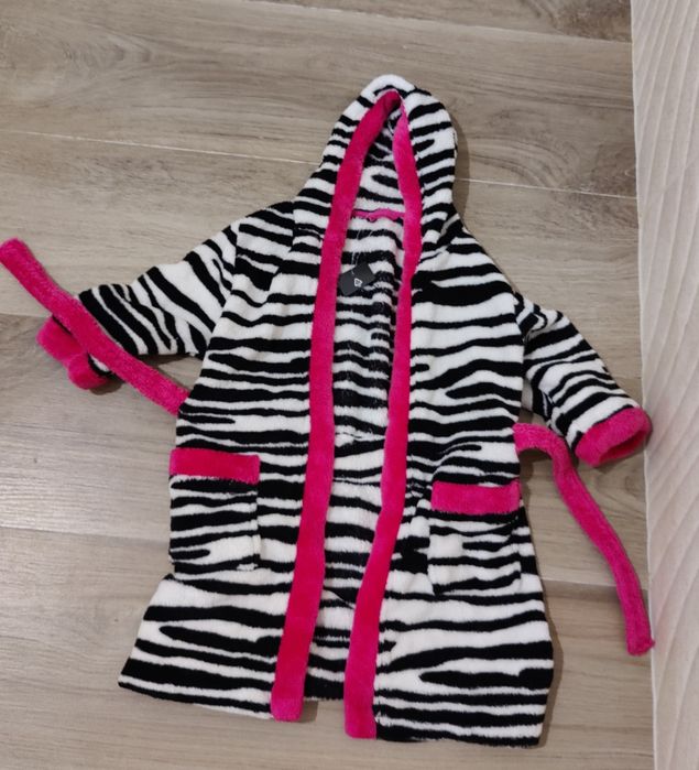 Nowy szlafrok dla dziewczynki