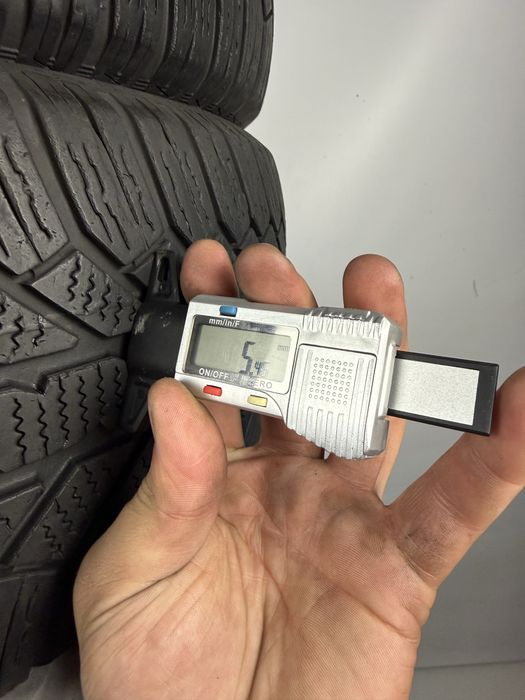 Шини 4шт R16 215/65 (98H) Semperit 2017 рік 5-5,5 мм резина зимова