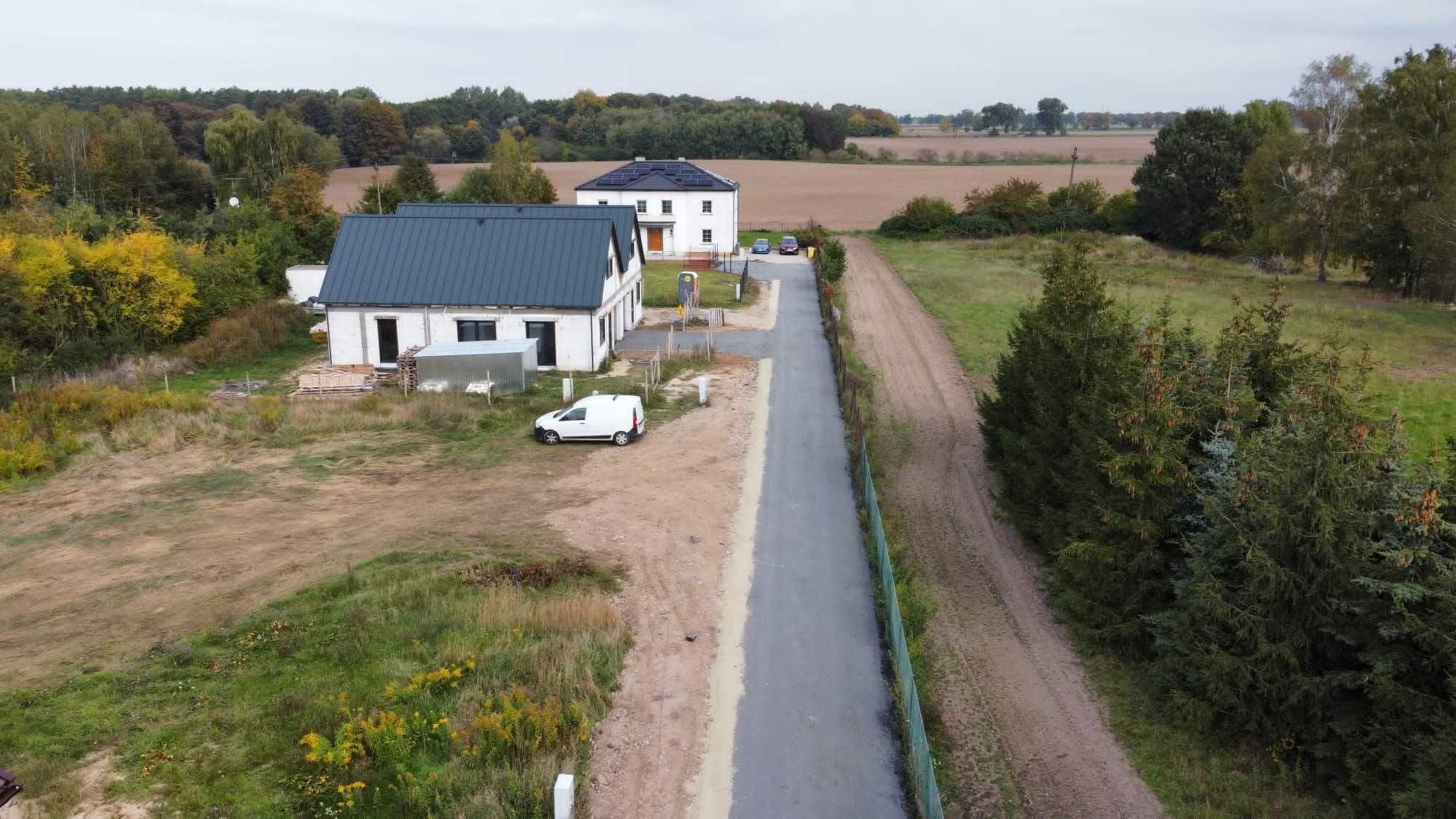 Drogi z kruszywa , Utwardzenie Terenu placu Prace drogowe Rozściełacz