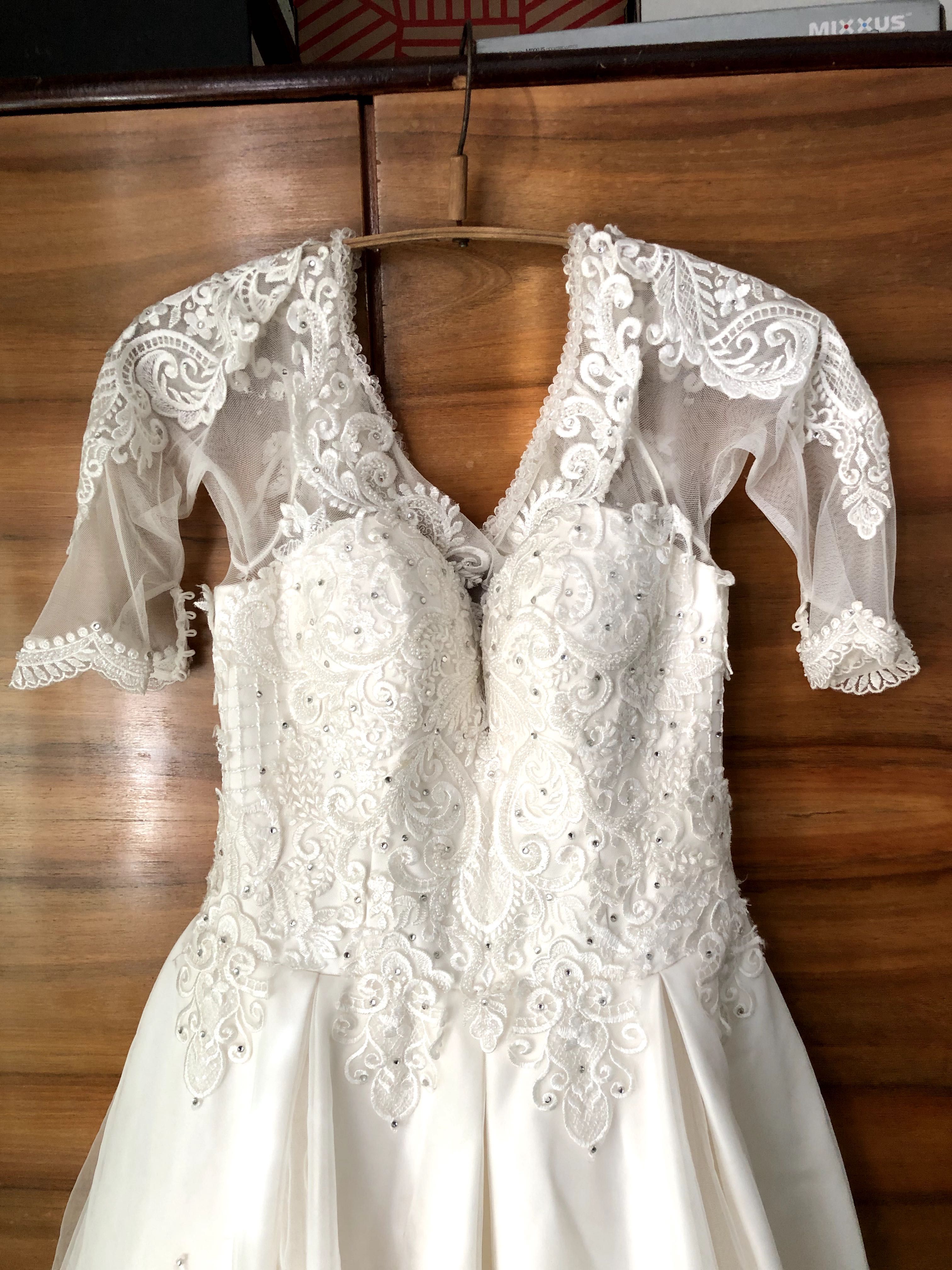 Продам весільні сукні(3шт)