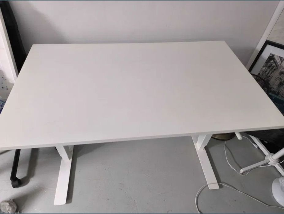 biurko Trotten ikea z regulacją wysokości