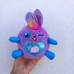 Peluche roxo com coração de queijo