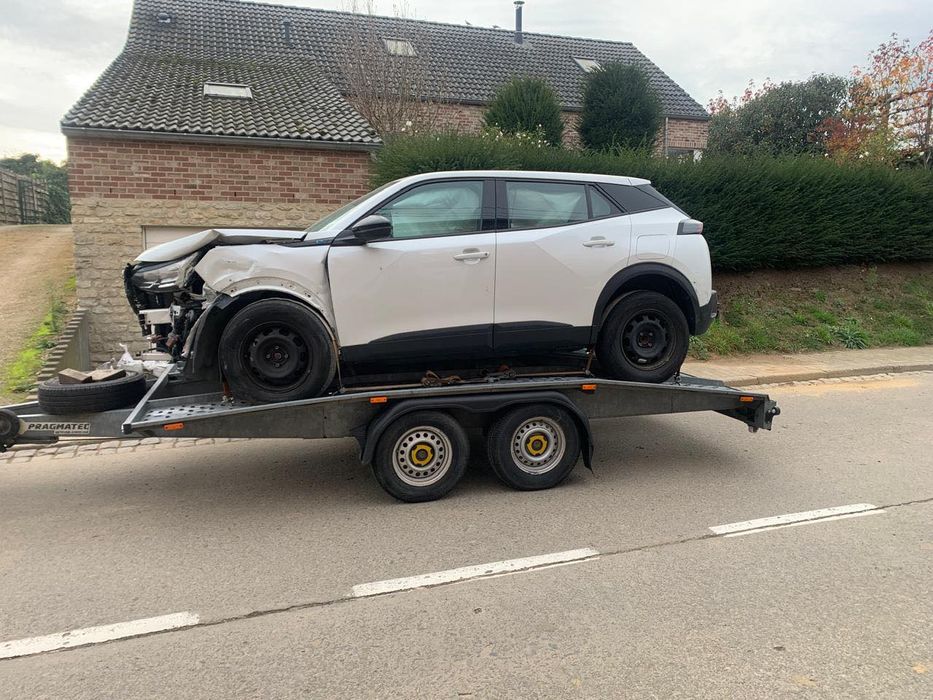 Пежо 2008  на запчастини