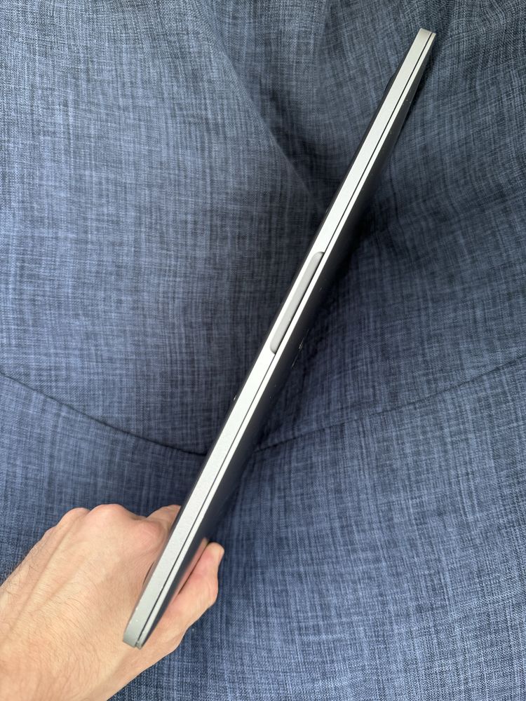 Macbook pro 13 2019 i5 1.4-3.2/ 8GB / 128gb/ 93% АКБ / Touch Bar