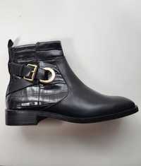 Botins pretos de couro da Zara