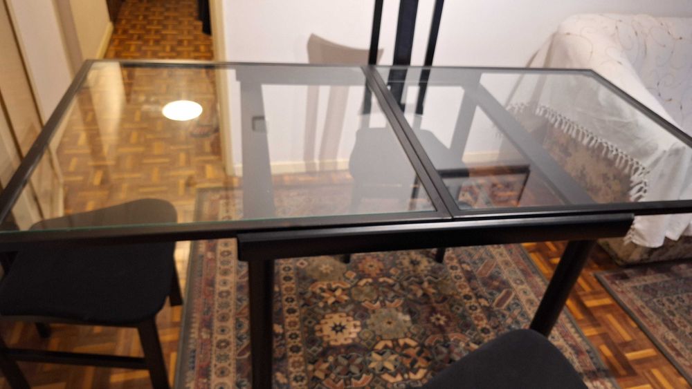 Conjunto de mesa e cadeiras