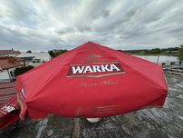Parasol ogrodowy ze zdjecia z podstawą betonową. Duuzy srednica 4 m.