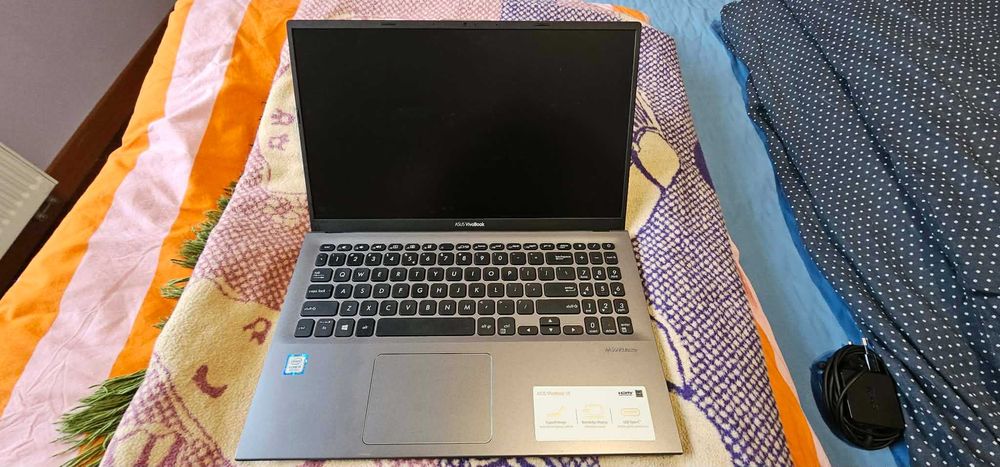 Laptop Asus VivoBook R564F 15,6 " Intel Core i5 8 GB / 256 GB srebrny