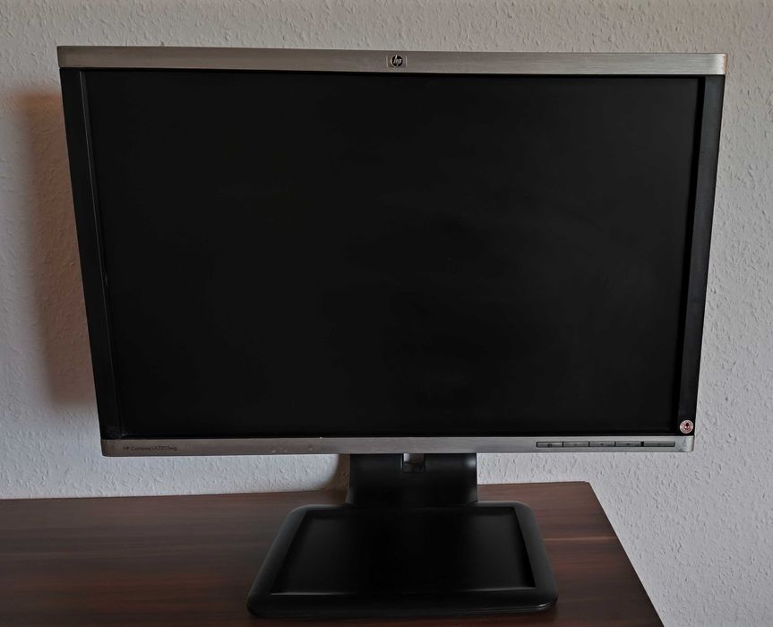 Monitor obrotowy HP LA2205wg 22" (pivot/VGA/DVI/DisplayPort) + kable