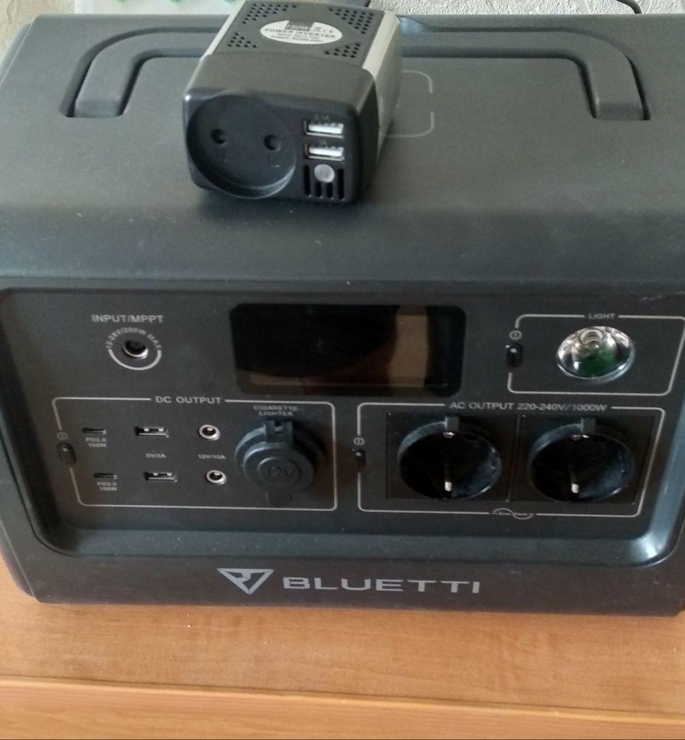 Зарядная станция Bluetti eb70,плюс инвертор с 12 на 220