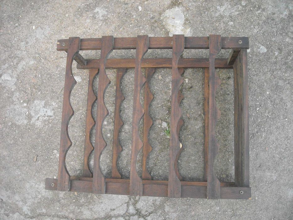 Garrafeira madeira 20 garrafas pouco espaço