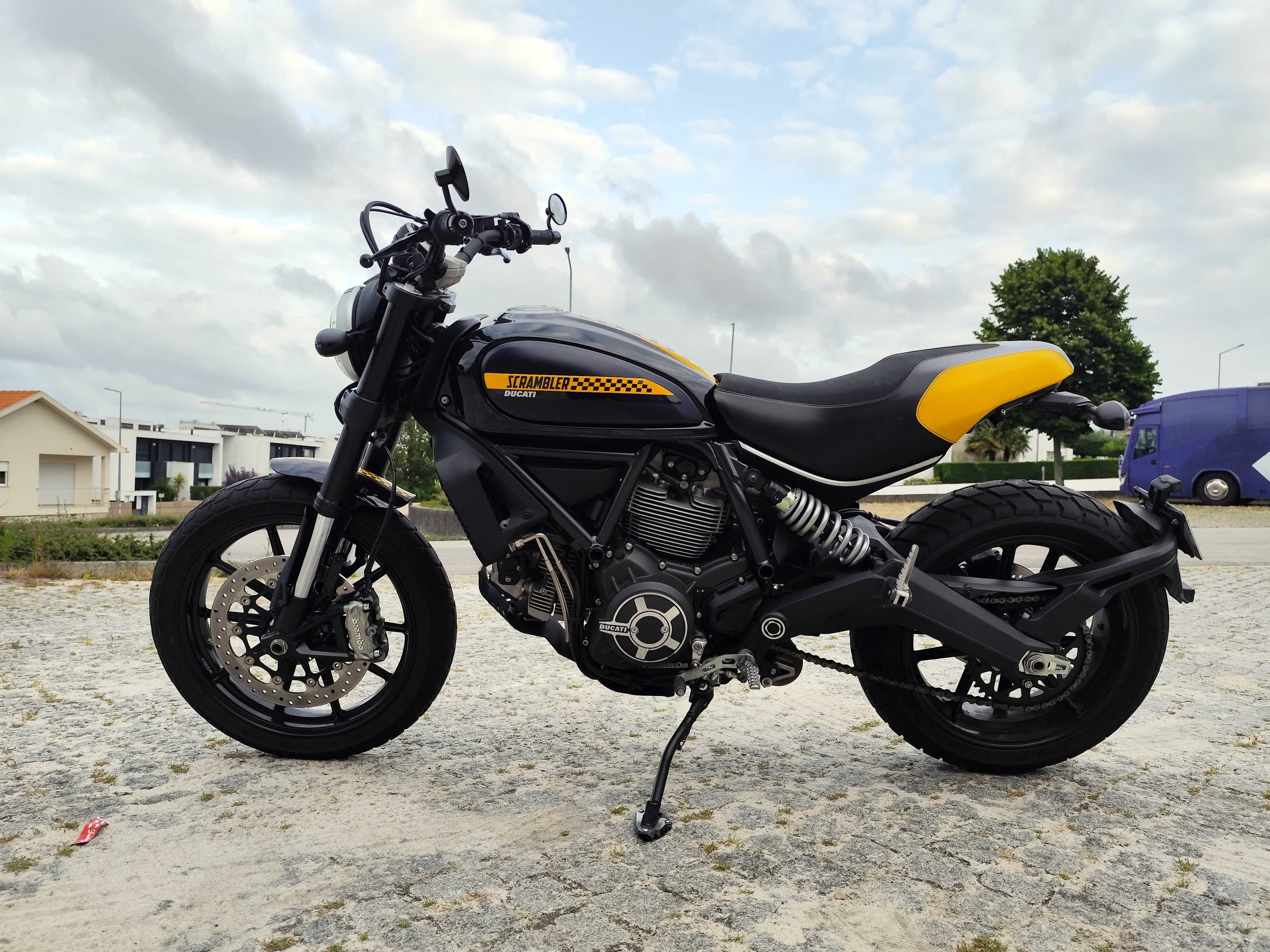 Ducati Scrambler 800 Full Trotthle