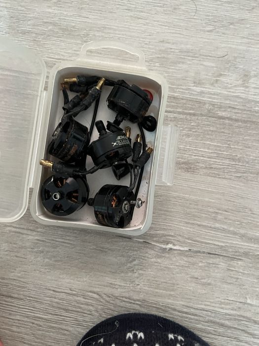 Varias peças Drones