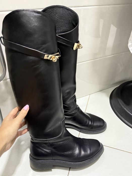 Продам високі чоботи