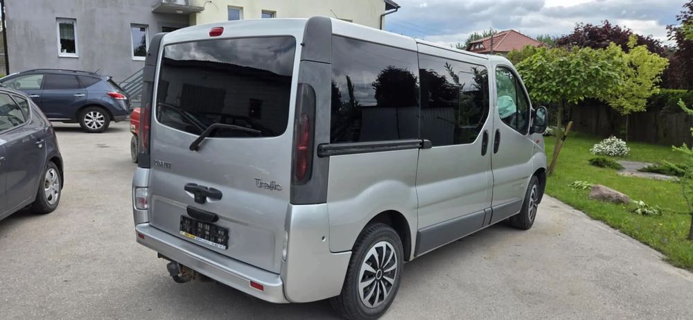 RENAULT TRAFIC II VIVARO boki zderzaka tył lewy lub prawy