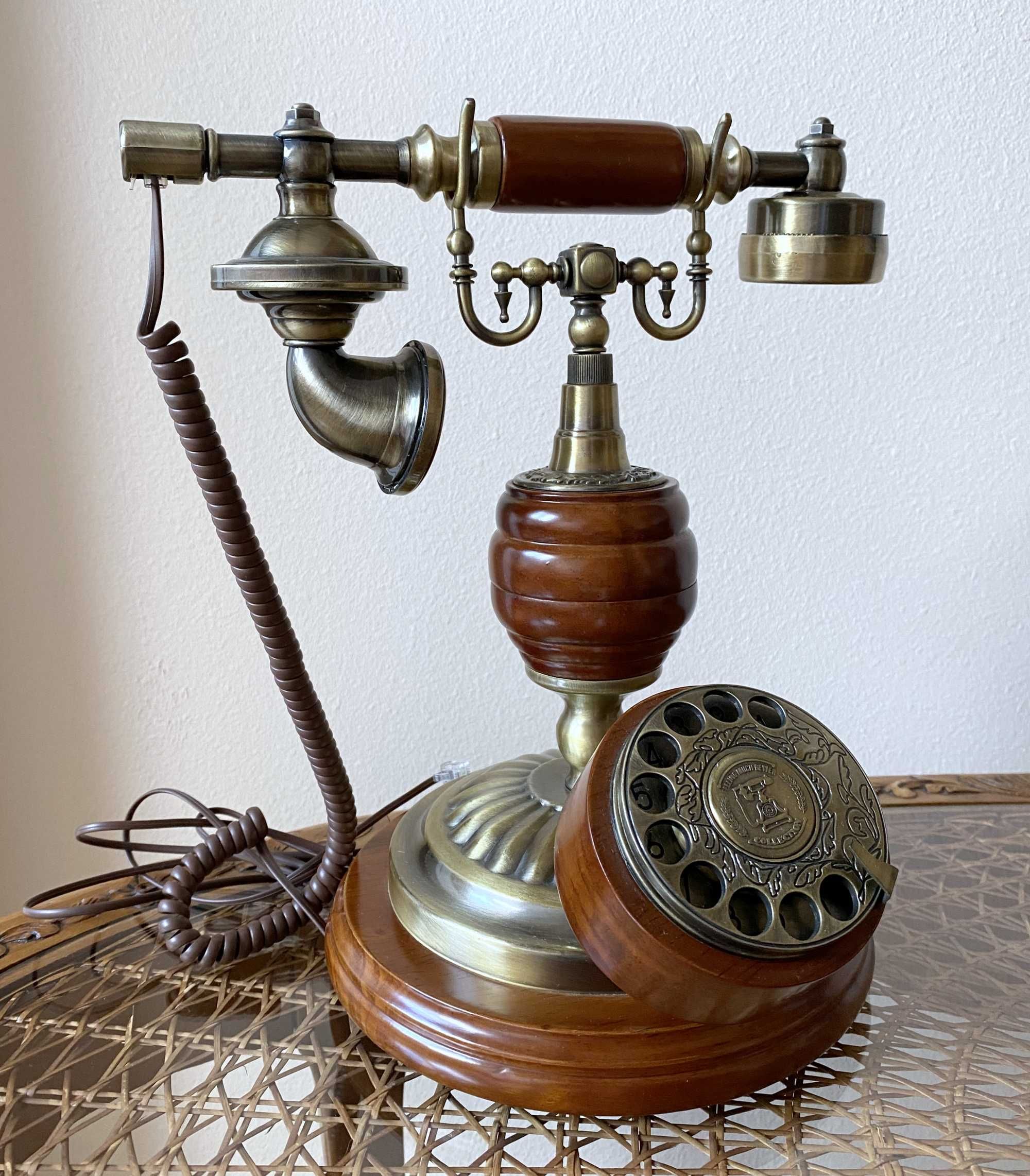 Telefon stacjonarny  stylizowany na zabytek, retro