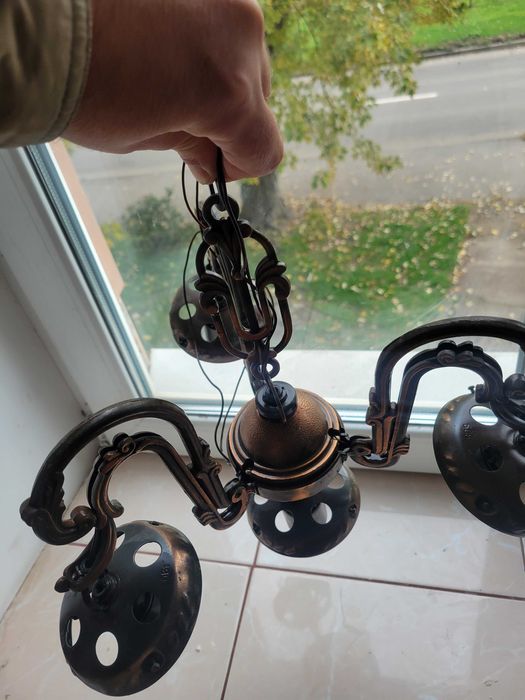 Ретро люстра на чотири плафона.