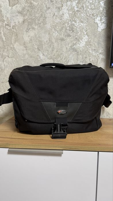 Большая сумка для фототехники Lowepro Stealth Reporter