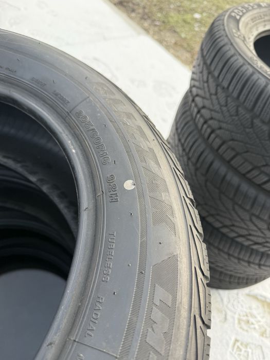 205/60/16 Bridgestone Blizzak LM-32
