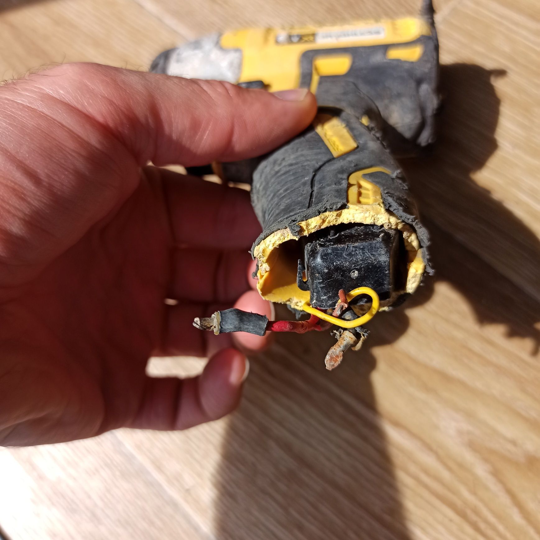 Zakrętarka udarowa DeWALT DCF886 DCF886N 18V Bezszczotkowa Uszkodzona
