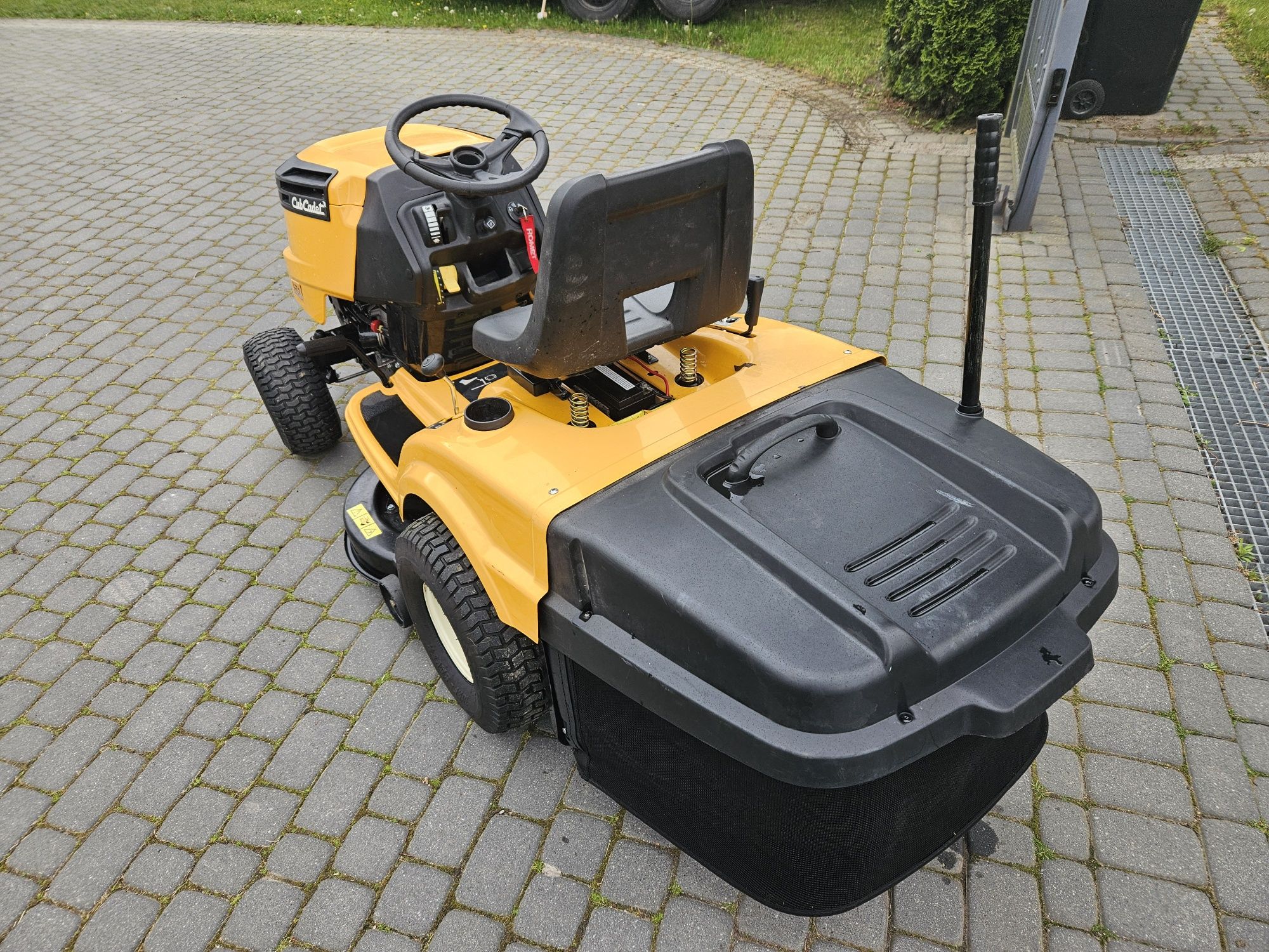 Traktorek Kosiarka Cub Cadet z koszem